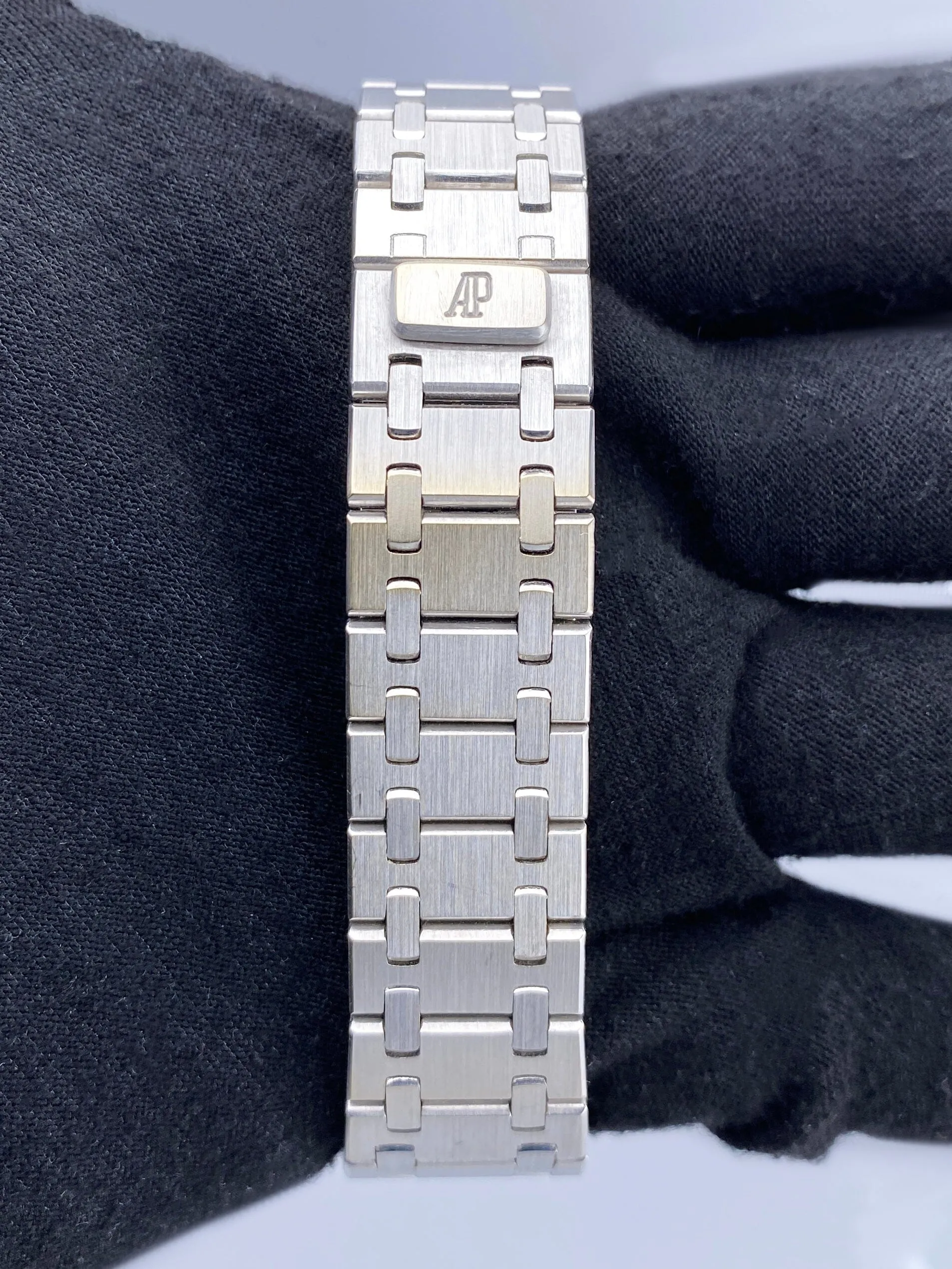 Audemars Piguet Royal Oak 56602BC Diamond Emerald MOP Ladies Watch Box Papers