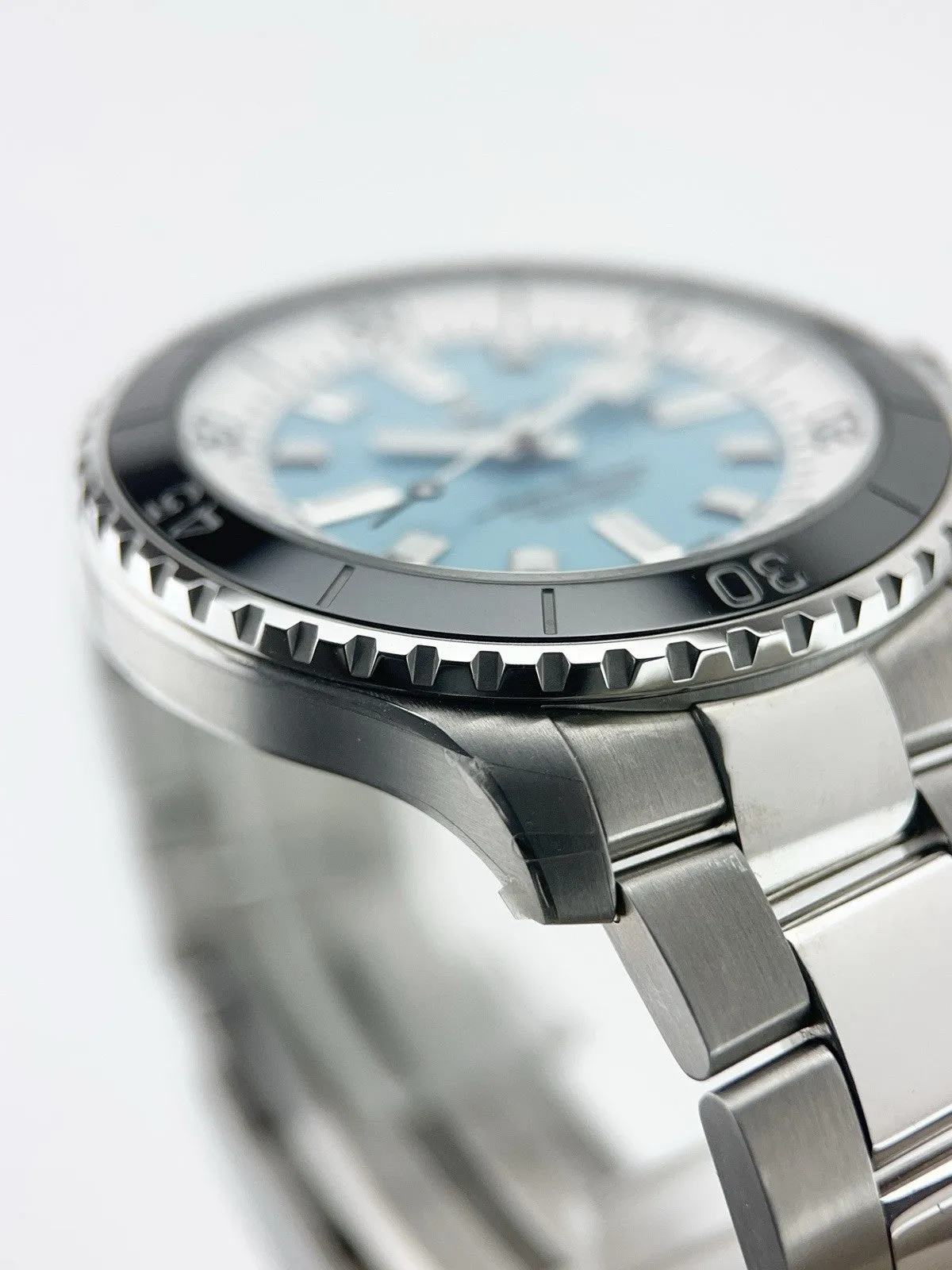 Breitling Superocean 44 Steel Turquoise Dial 44mm Automatic Men’s Watch A17376