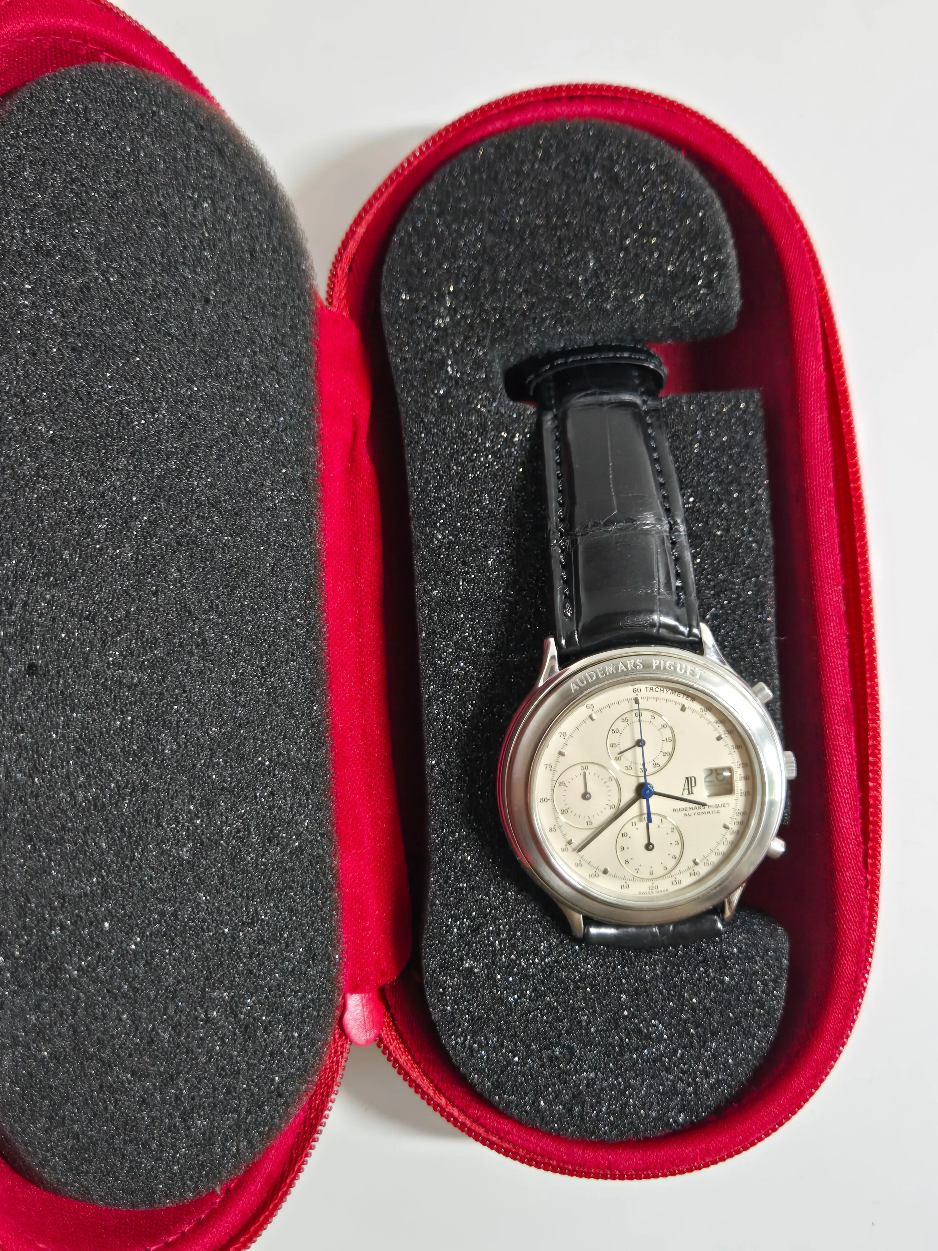 Experts Watches Travel Service Case - Red Watch Box with Foam Inserts
