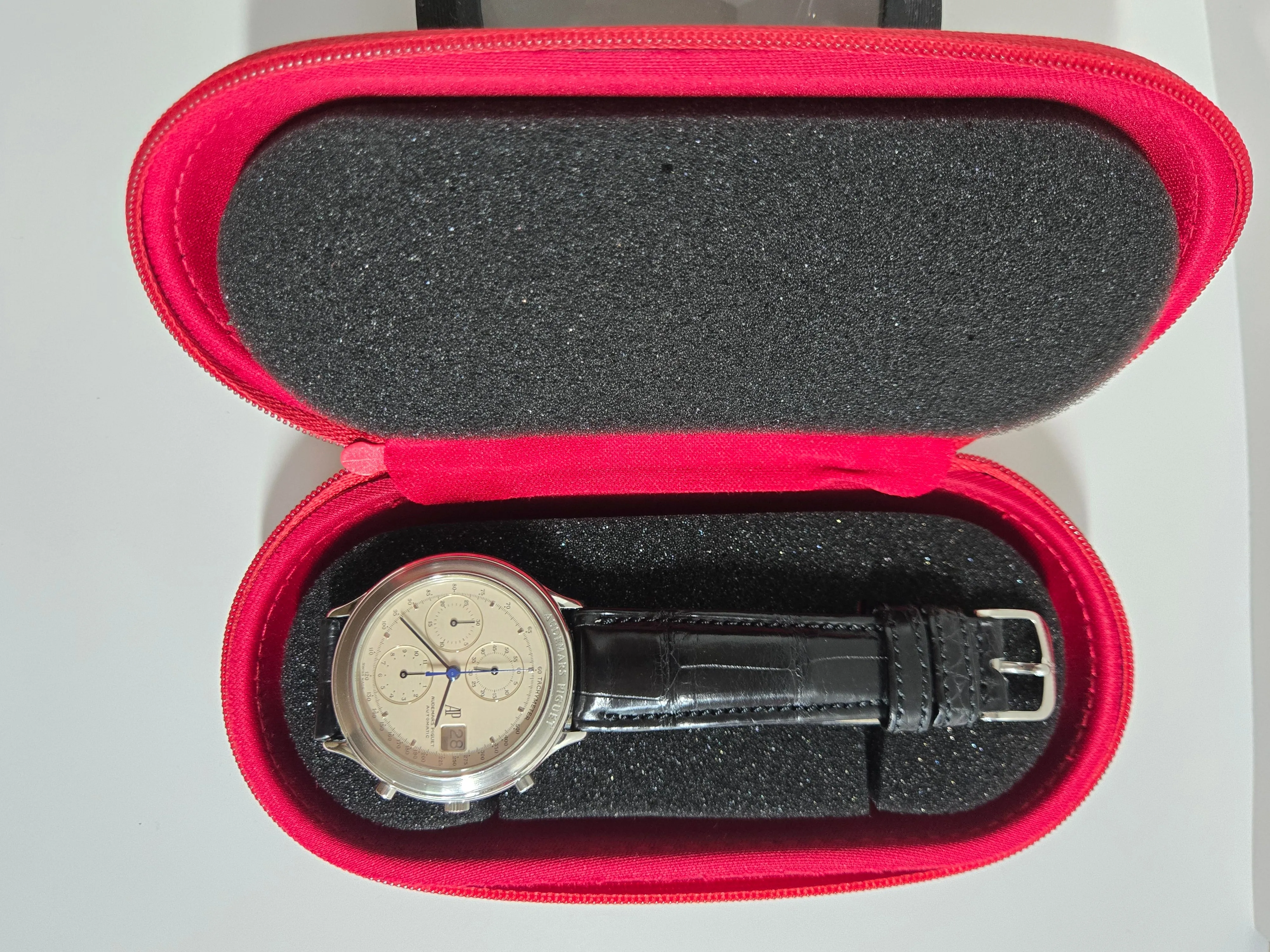 Experts Watches Travel Service Case - Red Watch Box with Foam Inserts
