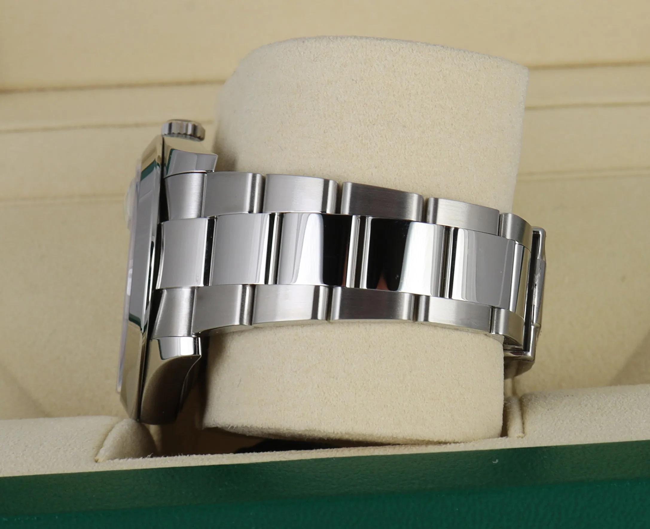 NEW Rolex DateJust 41 White Roman 126300 41mm Smooth Stainless Oyster Watch